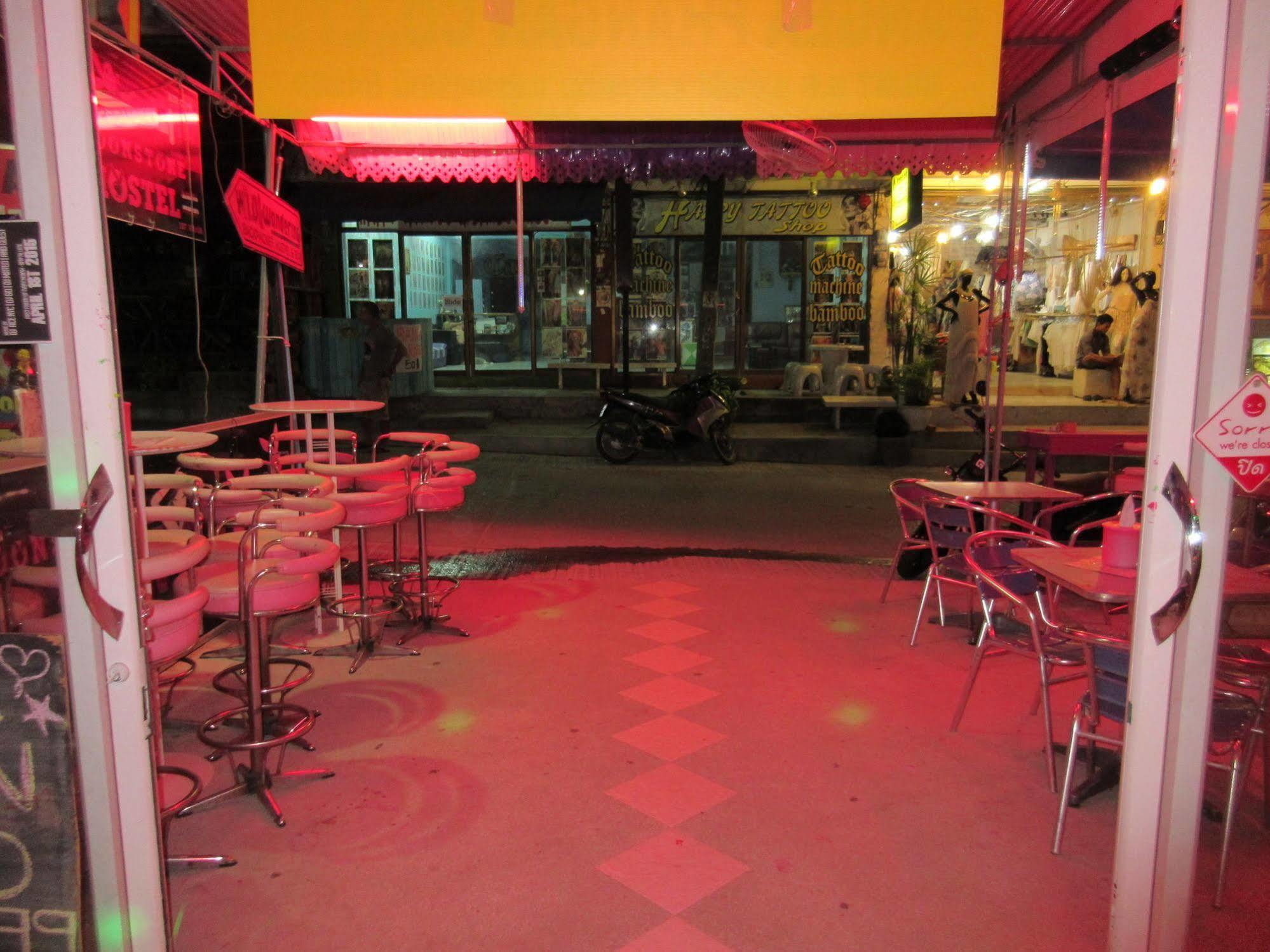 Wild & Wandering Backpacker Hostel & Bar Haad Rin Exterior photo